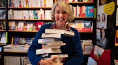 Nathalie Iris, directrice de la librairie les mots en marge à la Garenne Colombe organise La nuit blanche des livres